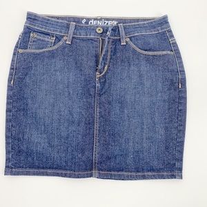 Levi mini jean skirt size 4 never worn
